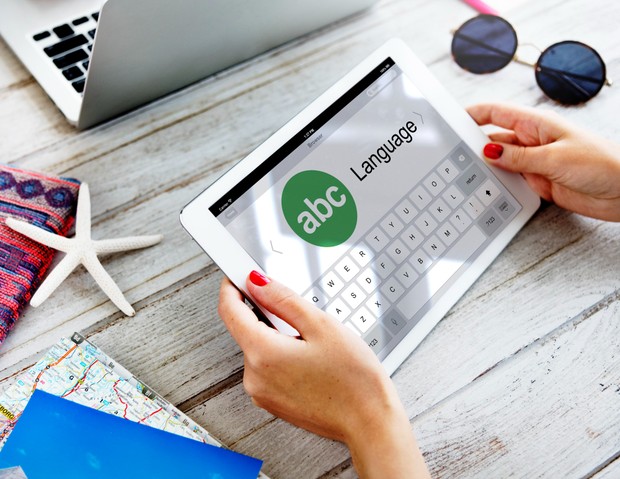 Jika kamu memiliki ketrampilan bisa menggunakan beberapa bahasa asing, tidak ada salahnya untuk menjadi seorang translator/Foto: freepik.com/rawpixel.com