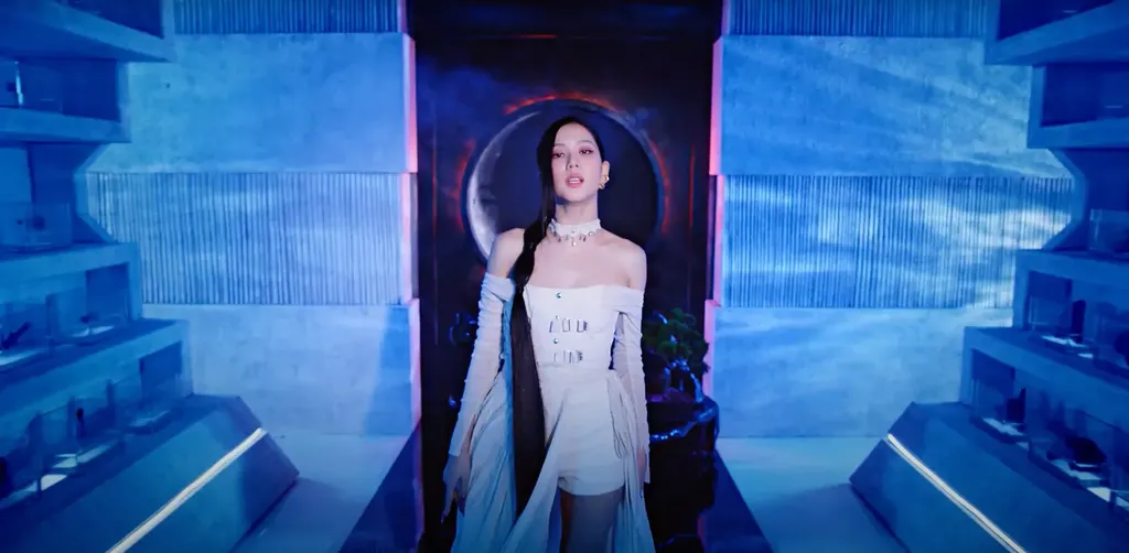 Jisoo BLACKPINK di MV Pink Venom