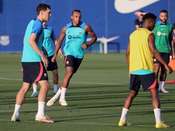 Xavi Kesal Cuma Bisa Lihat Aksi Keren Kounde di Latihan