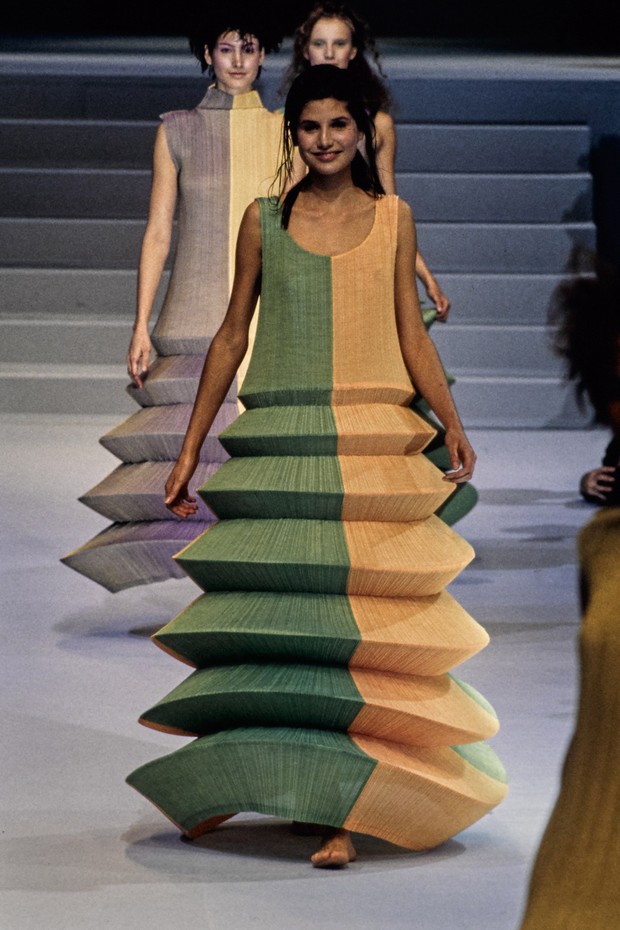 Karya Ikonik Issey Miyake
