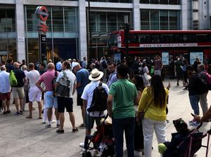 Penampakan Mogok Kerja Terbesar Dekade Ini di Inggris