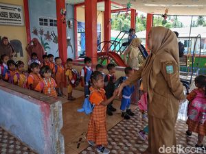 Dear Siswa, Ini Sikap Terbaik saat Bertemu dengan Bapak dan Ibu Guru Dear Siswa, Ini Sikap Terbaik saat Bertemu dengan Bapak dan Ibu Guru