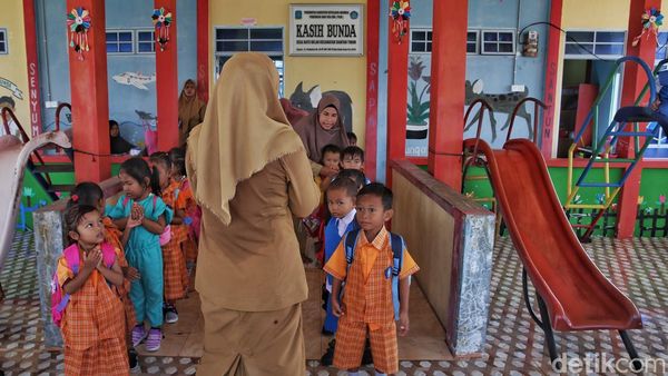 Tantangan Guru Paud Ajar Anak-anak di Pulau Terluar