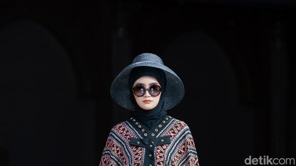 10 Busana Muslim di Jogja Fashion Week 2022, Tema Labuan Bajo - Borobudur