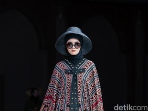 10 Busana Muslim di Jogja Fashion Week 2022, Tema Labuan Bajo - Borobudur 10 Busana Muslim di Jogja Fashion Week 2022, Tema Labuan Bajo - Borobudur