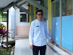 Ironis! SLB Tertua di Indonesia Rusak hingga Siswa Belajar Berdesakan