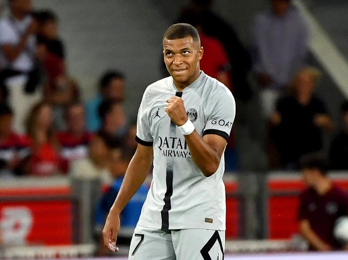Paris Saint-Germain's French forward Kylian Mbappe celebrates scoring his team's seventh goal during the French L1 football match between Lille OSC and Paris-Saint Germain (PSG) at Stade Pierre-Mauroy in Villeneuve-d'Asq, northern France on August 21, 2022. (Photo by FRANCOIS LO PRESTI / AFP) (Photo by FRANCOIS LO PRESTI/AFP via Getty Images)