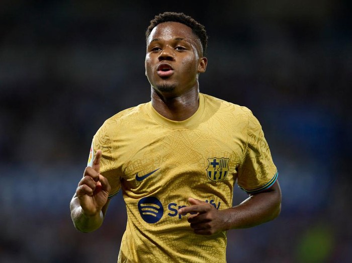 SAN SEBASTIAN, SPAIN - AUGUST 21: Ansu Fati of FC Barcelona celebrates after scoring his team's fourth goal during the LaLiga Santander match between Real Sociedad and FC Barcelona at Reale Arena on August 21, 2022 in San Sebastian, Spain. (Photo by Ion Alcoba/Quality Sport Images/Getty Images)