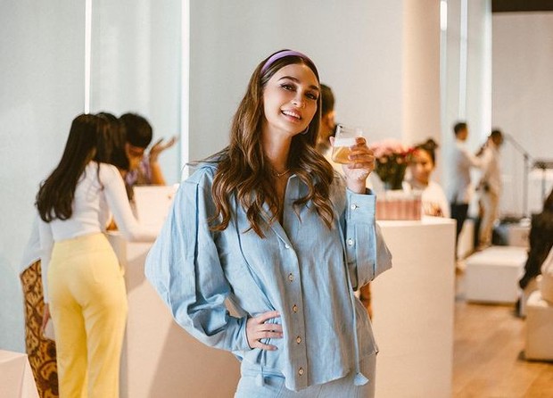 Luna Maya memiliki sifat yang khas yaitu, ramah dan supel/Foto: instagram.com/lunamaya