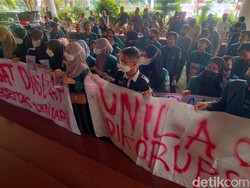Rektor Unila Tersangka Suap, Mahasiswa Demo di Kampus