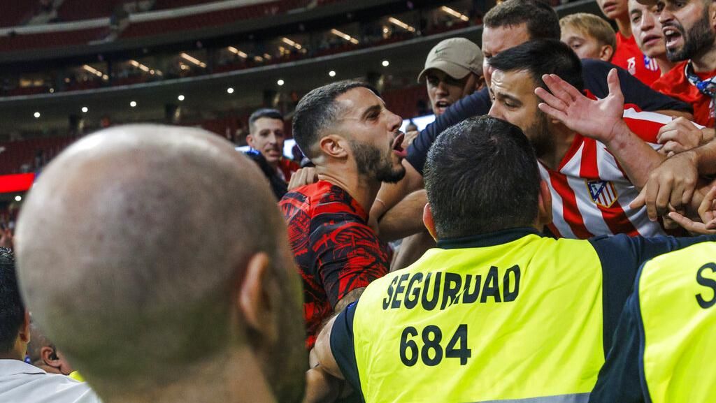 Foto: Atletico Kalah, Pemainnya Marah dan Ribut sama Fans Sendiri