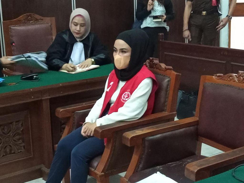 Medina Zein Dituntut 1 Tahun Penjara Kasus dengan Marissya Icha