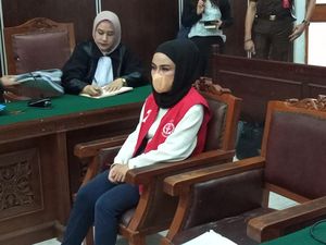 Medina Zein Dituntut 1,5 Tahun Penjara Atas Kasus Dugaan Pengancaman ke Uci Flowdea Medina Zein Dituntut 1,5 Tahun Penjara Atas Kasus Dugaan Pengancaman ke Uci Flowdea