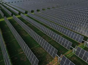 Dua BUMN Keroyokan Bangun PLTS di Padang