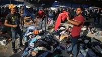 Begini Ramainya Pasar Pakaian Bekas di Kamp Pengungsi Gaza