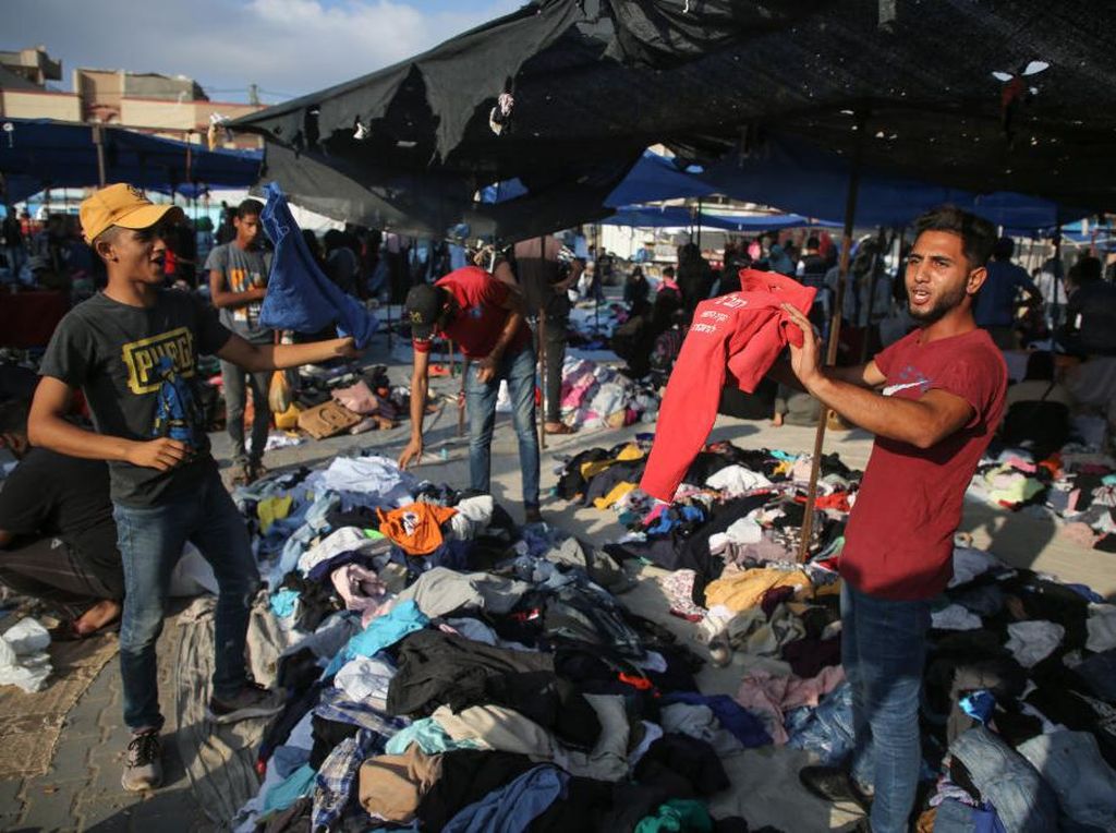 Begini Ramainya Pasar Pakaian Bekas di Kamp Pengungsi Gaza