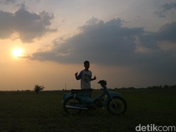 Melihat Sunset di Pantai? No! Sunset di Sawah? Yes!