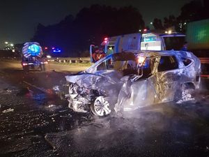 Honda CR-V Lalu Porsche, 2 Kecelakaan di Tol Berujung Terbakar dalam Sepekan
