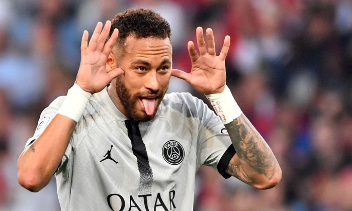 Paris Saint-Germains Brazilian forward Neymar celebrates scoring his teams fifth goal during the French L1 football match between Lille OSC and Paris-Saint Germain (PSG) at Stade Pierre-Mauroy in Villeneuve-dAsq, northern France on August 21, 2022. (Photo by DENIS CHARLET / AFP) (Photo by DENIS CHARLET/AFP via Getty Images)