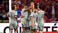 Kemenangan ini membawa PSG memimpin puncak klasemen Liga Prancis dengan 9 poin. Lille tertahan di urutan ke-12 dengan 4 poin. Francois Lo Presti/AFP/Getty Images