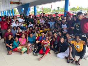 Tangis Haru Warga Maluku Lepas Kepulangan Mahasiswa KKN UGM, Apa Rahasianya? Tangis Haru Warga Maluku Lepas Kepulangan Mahasiswa KKN UGM, Apa Rahasianya?