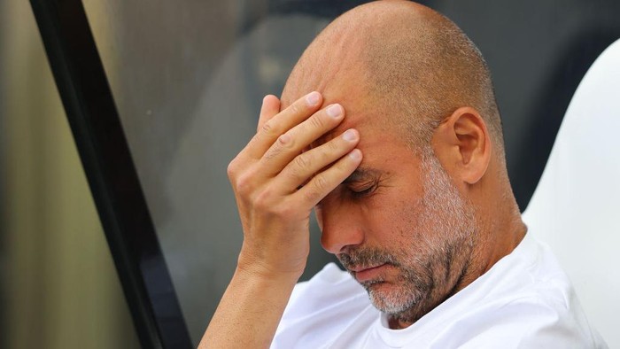 NEWCASTLE UPON TYNE, ENGLAND - AUGUST 21: Josep Pep Guardiola, manager of Manchester City, looks dejected during the Premier League match between Newcastle United and Manchester City at St. James Park on August 21, 2022 in Newcastle upon Tyne, England. (Photo by James Gill - Danehouse/Getty Images)