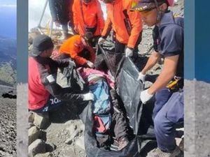 Jasad Pendaki Asal Portugal di Rinjani Berhasil Dievakuasi Jasad Pendaki Asal Portugal di Rinjani Berhasil Dievakuasi