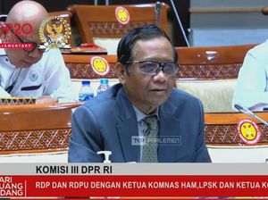 Anggota DPR Tunjukkan Diagram Kekaisaran Sambo, Mahfud: Bukan dari Saya Anggota DPR Tunjukkan Diagram Kekaisaran Sambo, Mahfud: Bukan dari Saya
