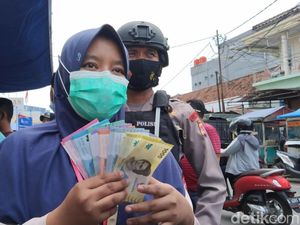 Antusiasnya Warga Majalengka Tukar Uang Baru Tahun Emisi 2022