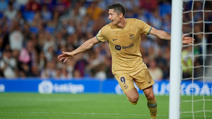 Robert Lewandowski centre-forward of Barcelona and Poland celebrates after scoring his sides second goal during the La Liga Santander match between Real Sociedad and FC Barcelona at Reale Arena on August 21, 2022 in San Sebastian, Spain. (Photo by Jose Breton/Pics Action/NurPhoto via Getty Images)