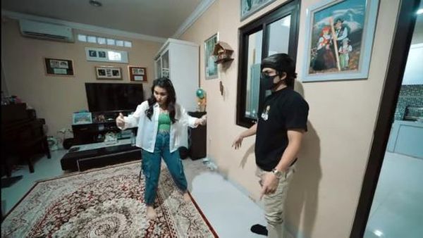 7 Foto Rumah Ayu Ting Ting yang Luas, Tapi Masuknya Lewat Gang Sempit