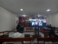 Sidang Perdana OTT Eks Walkot Jogja, Terungkap Suap E-Bike hingga VW Scirocco