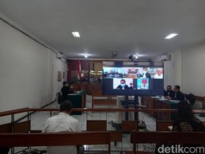 Sidang Perdana OTT Eks Walkot Jogja, Terungkap Suap E-Bike hingga VW Scirocco Sidang Perdana OTT Eks Walkot Jogja, Terungkap Suap E-Bike hingga VW Scirocco