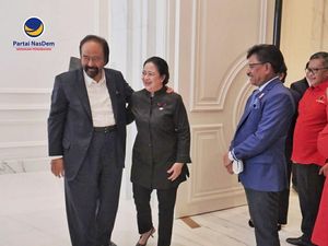 Menguji Keteguhan Politik Surya Paloh