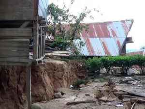 Fenomena Tanah Bergerak di Mamasa, Tetua Kampung Diminta Gelar Kegiatan Adat Fenomena Tanah Bergerak di Mamasa, Tetua Kampung Diminta Gelar Kegiatan Adat