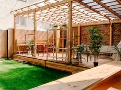 Bukan Teras Bukan Balkon, Ini Dek: Pengertian dan Pengaruhnya ke Tampilan Rumah