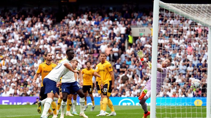 Tottenham Hotspurs Harry Kane scores the opening goal of the game during the Premier League match at the Tottenham Hotspur Stadium, London. Picture date: Saturday August 20, 2022. (Photo by John Walton/PA Images via Getty Images)