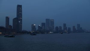 Before-After Pencakar Langit China: Dulu Gemerlap, Sekarang Gelap Gulita