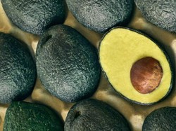 7 Makanan Terjangkau yang Bisa Bikin Kulit Glowing