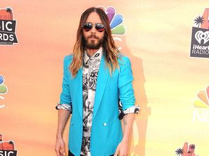 Penampilan Jared Leto Dikritik, Pakai Rok dan Baju Transparan