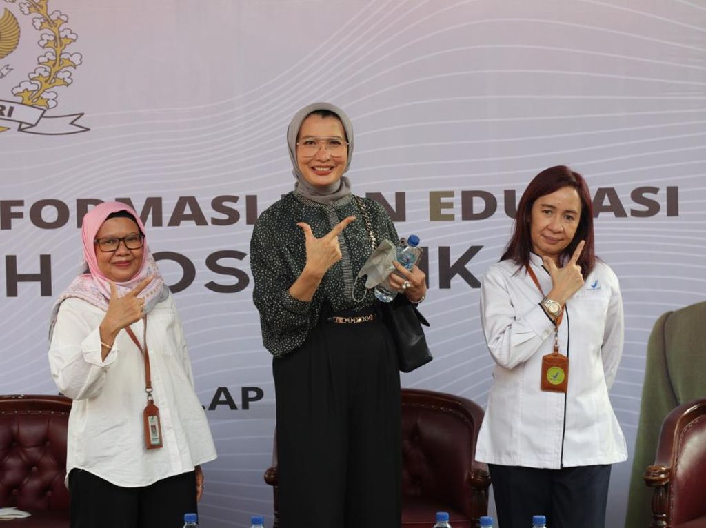 Arzeti Bilbina Bicara Soal Kebutuhan Kosmetik yang Baik Bareng BPOM Arzeti Bilbina Bicara Soal Kebutuhan Kosmetik yang Baik Bareng BPOM