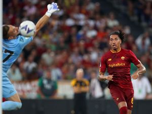 Chris Smalling Perpanjang Kontrak di Roma