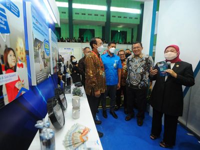 Bahagianya Saat Para Pekerja Terima Kunci Rumah
