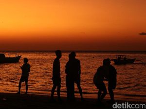Merekam Indahnya Sunset di Pasir Panjang Kupang, NTT Merekam Indahnya Sunset di Pasir Panjang Kupang, NTT