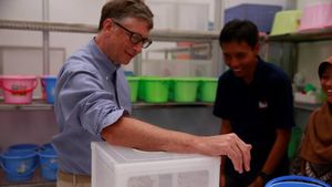 Detik-detik Bill Gates Digigit Hewan Berbahaya di Yogyakarta