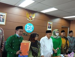 Kiai Miliarder Tapi Dermawan: Cerita Perjalanan Hidup KH Asep Saifuddin Chalim