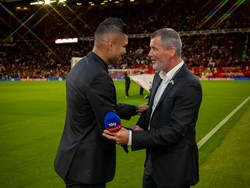 Casemiro bertemu dengan legenda Manchester United, Roy Keane. (Foto: Manchester United via Getty Imag/Ash Donelon)