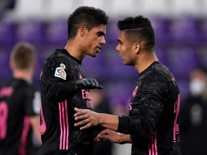 VALLADOLID, SPAIN - FEBRUARY 20: Casemiro and  Raphael Varane of Real Madrid celebrates victory after the game during the La Liga Santander match between Real Valladolid CF and Real Madrid at Estadio Municipal Jose Zorrilla on February 20, 2021 in Valladolid, Spain. Sporting stadiums around Spain remain under strict restrictions due to the Coronavirus Pandemic as Government social distancing laws prohibit fans inside venues resulting in games being played behind closed doors. (Photo by Diego Souto/Quality Sport Images/Getty Images)