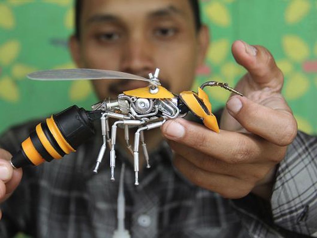 Cuan Nih, Pria di Bogor Sulap Bahan Bekas Jadi Mainan Robot Hewan