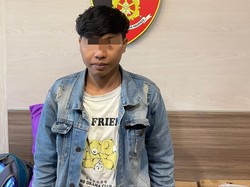 Pria Gresik Diciduk saat Asyik Main Judi Online di Konter HP